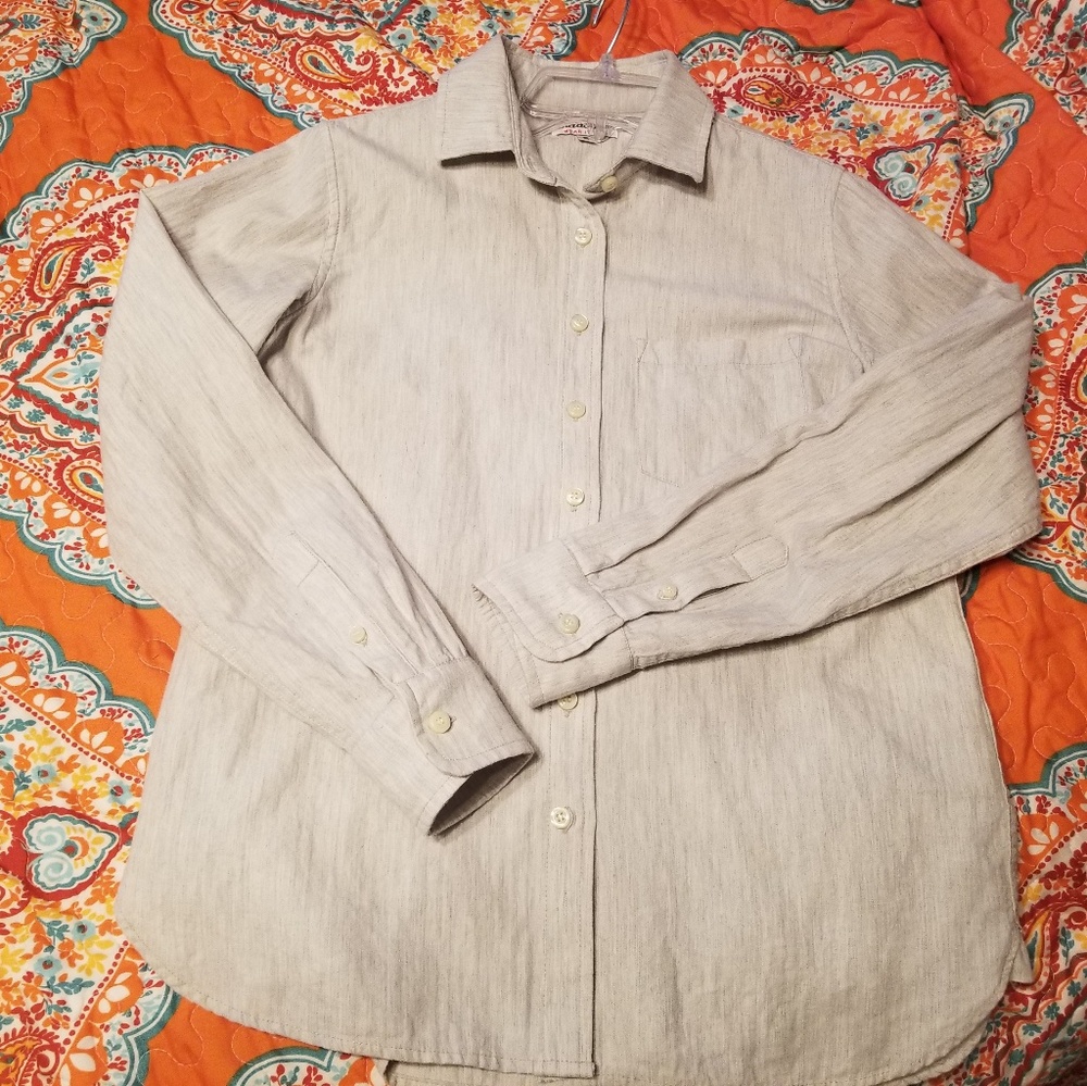 Tradlands Jessica Grey Button Down Shirt, EUC